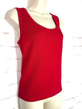 ST. JOHN Sport Santana Knit Red Shell Size Small Scoop Neck Sleeveless Tank